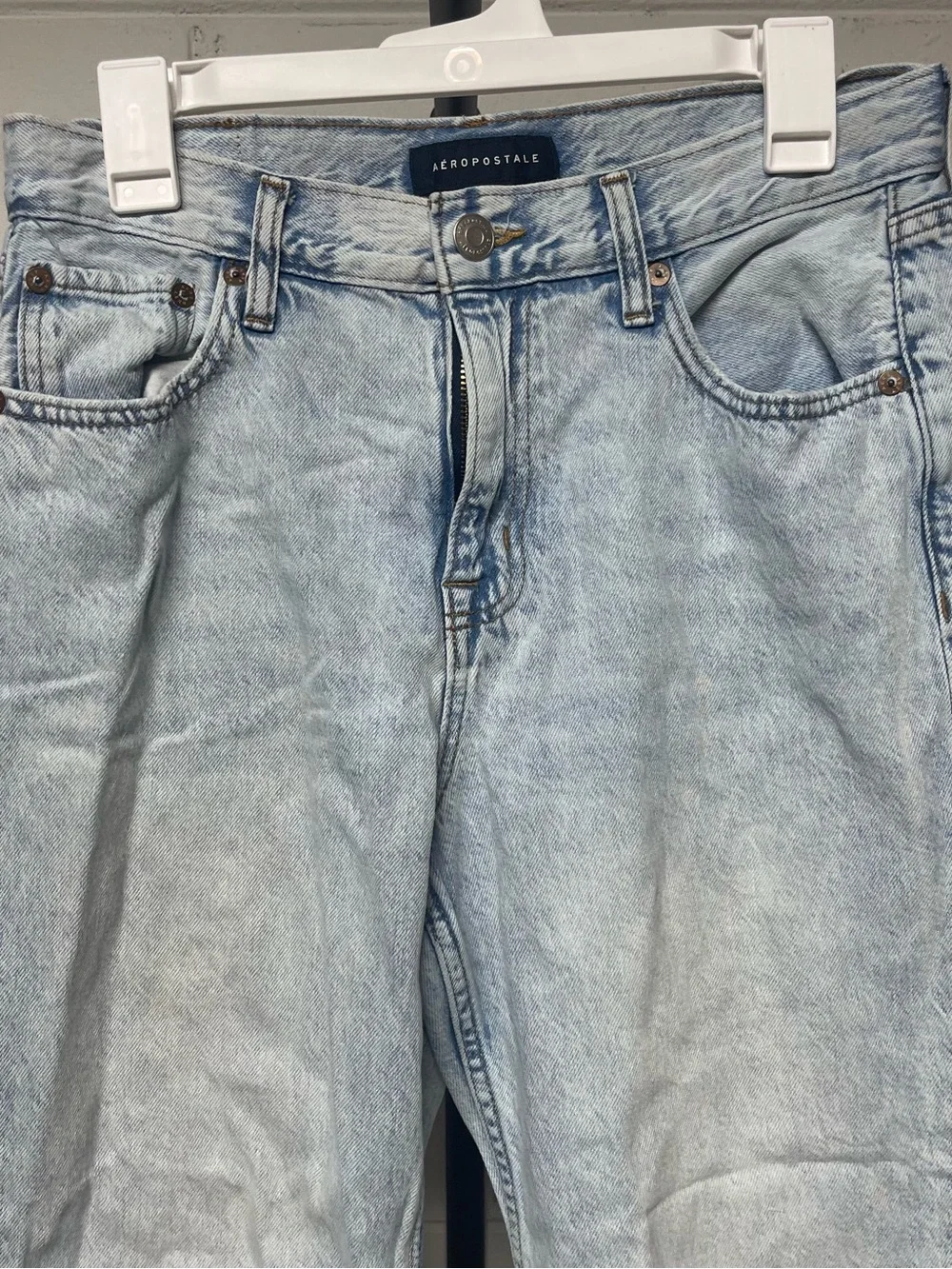 Aeropostale Pale Wash Straight Leg Jeans - Picture 2 of 7
